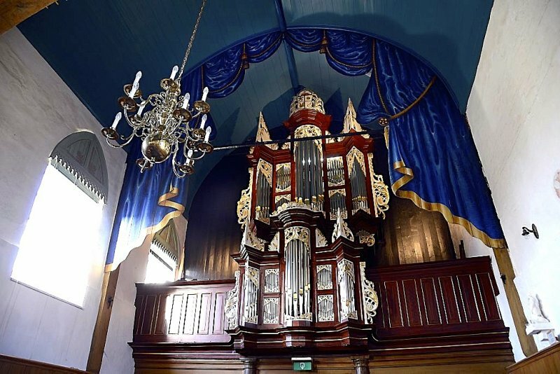 Restauratie mahonie-imitatie en verguldwerk orgel kerk Boksum in opdracht van Stichting Alde Fryske Tsjerken