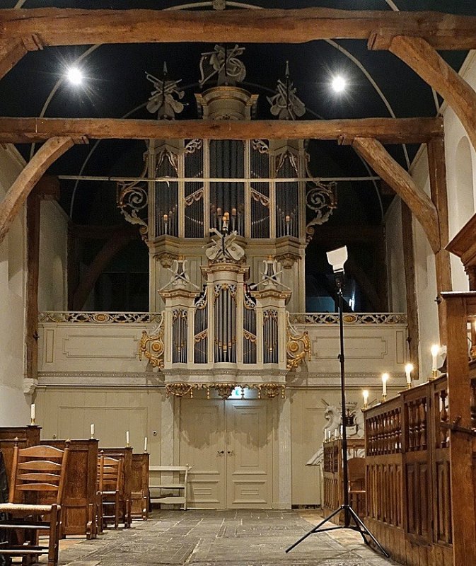 Restauratie orgelkast van Gruisen-orgel in de Redbadtsjerke in Jorwert, in opdracht van de Stichting Alde Fryske Tsjerken