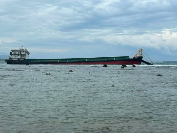 All Crew Safe After Cargo Vessel Undertakes Emergency Beaching in Philippines