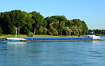 ZAKUM RADIO ROOM — Pleasure Craft, ITALY flag, built 2012
