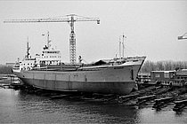 QUEEN — Specialized Cargo Ship, TUVALU flag, built 1963