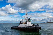 PORTUGS VIANA — Tug, PORTUGAL flag, built 1982