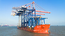ZHEN HUA 24 — Semi-Submersible Heavy Lift Vessel, Hong Kong China flag, built 1986