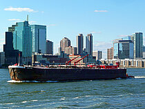 B.NO.220 — Specialized Cargo Ship, UNITED STATES flag, built 1999