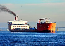 ZHEN HUA 15 — Semi-Submersible Heavy Lift Vessel, Hong Kong, China flag, built 1989