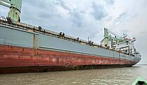 MERATUS MAKASSAR — Container Ship, NEW ZEALAND flag, built 1995