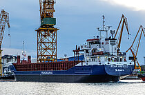 PEAK ANFIELD — General Cargo Ship, Antigua and Barbuda flag, built 2000
