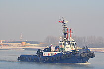BUK — Tug, RUSSIAN FEDERATION flag, built 2000