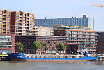NESTOR — Container Ship, Antigua and Barbuda flag, built 2000