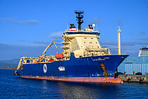ILE DE BREHAT — Service Ship, France flag, built 2002