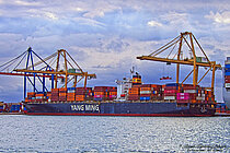 YM FOUNTAIN — Container Ship, Republic of Liberia flag, built 2004