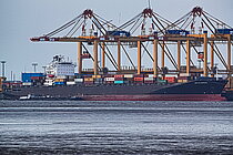 OOCL ST.LAWRENCE — Container Ship, Marshall Islands flag, built 2005
