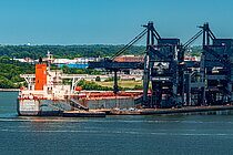HE CHUANG — Bulk Carrier, PANAMA flag, built 2006