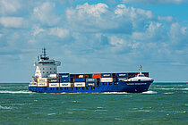 SAMSKIP ENDEAVOUR — Container Ship, Portugal (Madeira) flag, built 2011