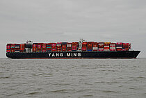 YM WREATH — Container Ship, SINGAPORE flag, built 2017