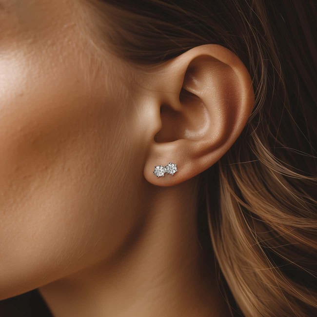 Boucles D'oreilles En Or Blanc Avec Pierres Blanches - Style Boucle - Occasion