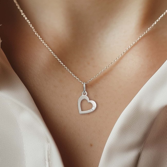 Delicate 14k gold heart pendant necklace with diamond