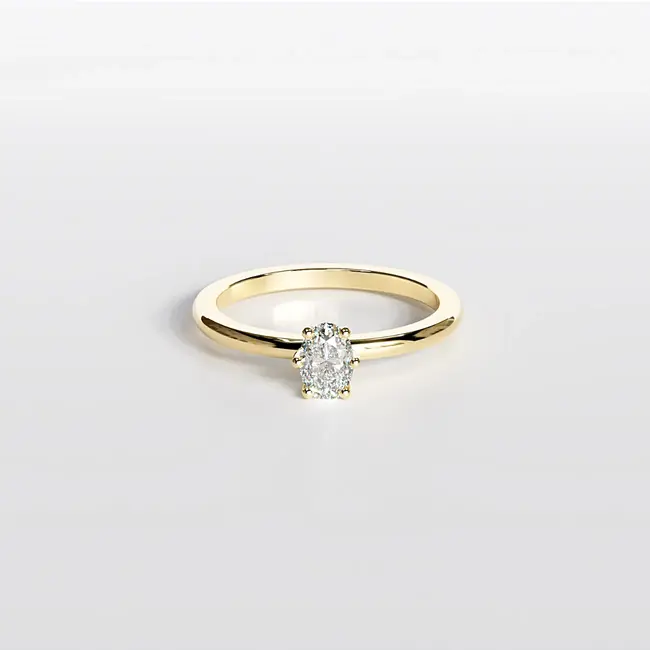 Bague de fiançailles minimaliste en or jaune massif avec moissanite taille ovale ou diamant 6x4 mm vue de face