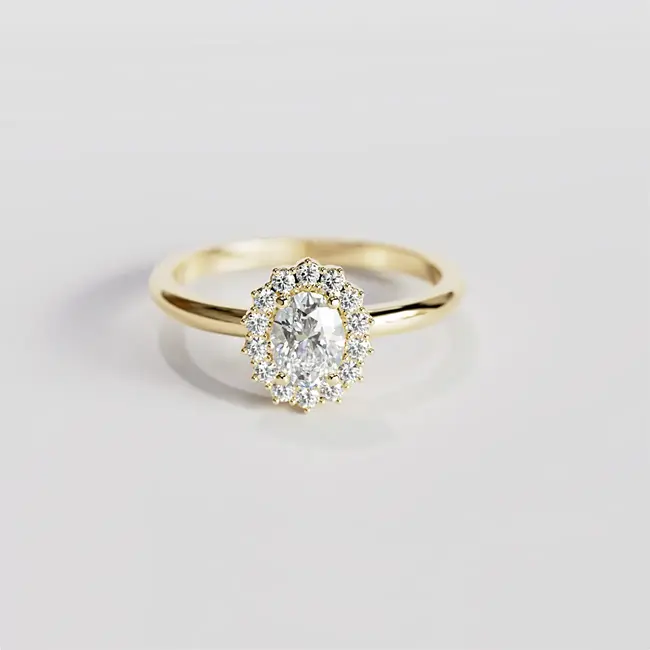 Verlobungsring aus Gelbgold mit ovalem Diamant-Halo