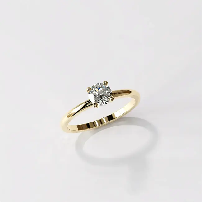 Verlovingsring met minimalistische ronde slijping van 0,5 ct moissanite, geelgoud en massief goud.