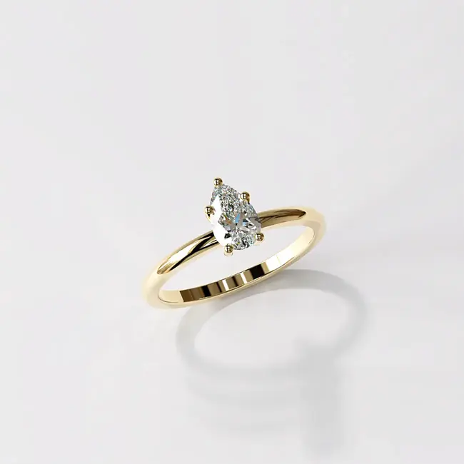 Verlovingsring met minimalistische peervormige slijping, 0,5-0,6 ct moissanite, geelgoud, massief goud.