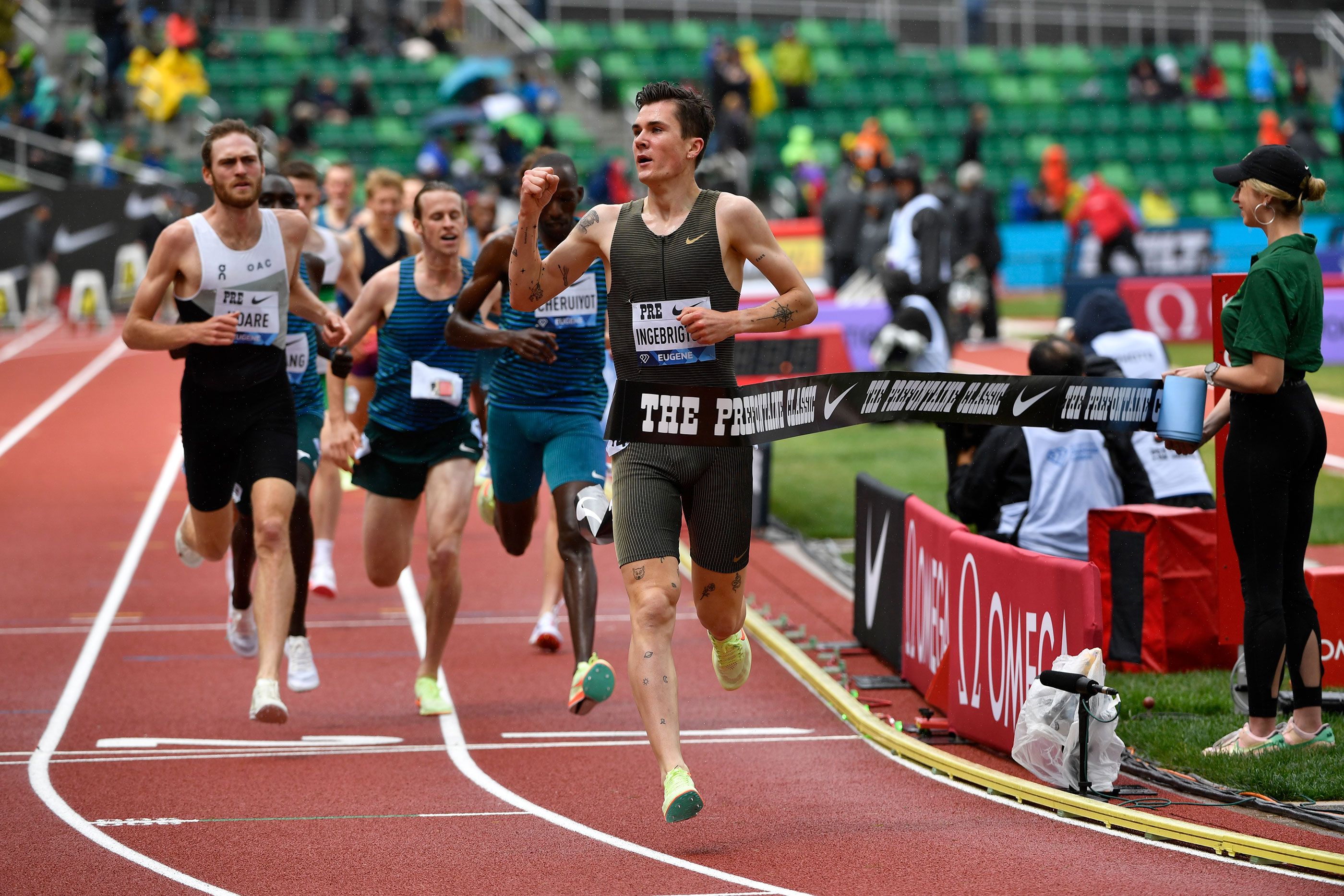 Ingebrigtsen celebrates his Bowerman mile win in Eugene (© Diamond League AG)