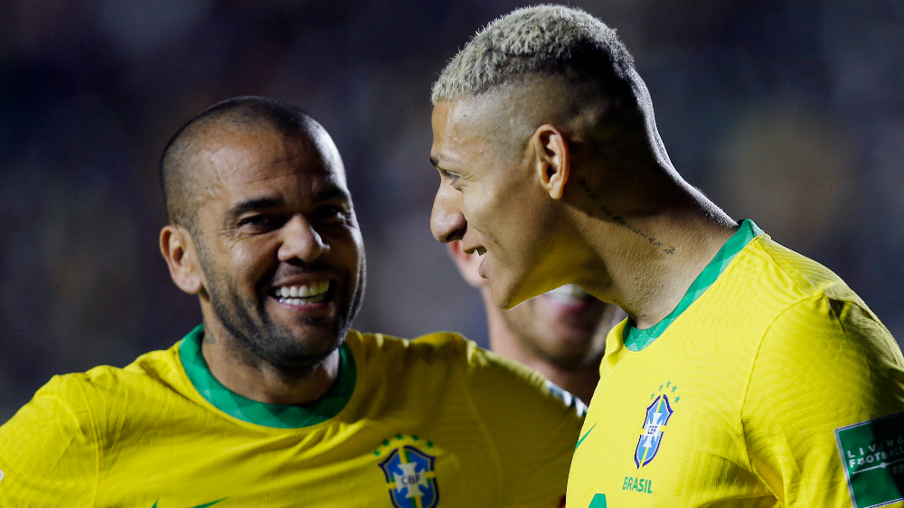 Dani Alves & Richarlison (©Gallo Images)