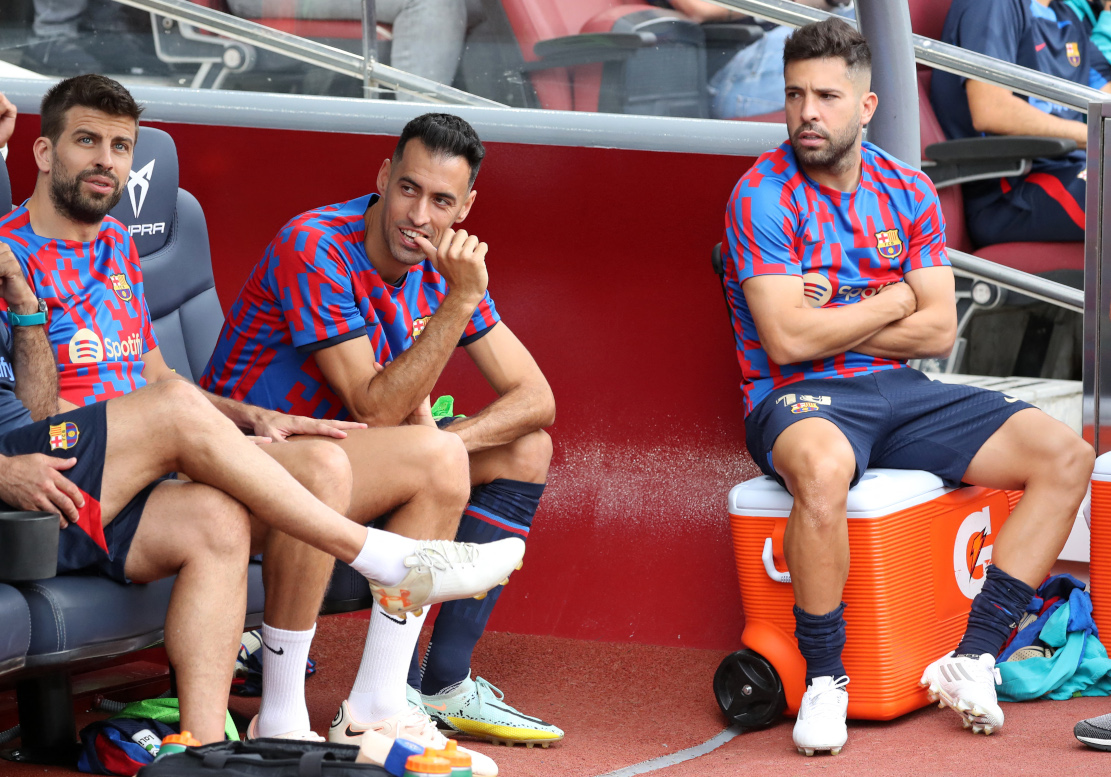 Bench duty for Pique, Busquets and Alba (©AFP)