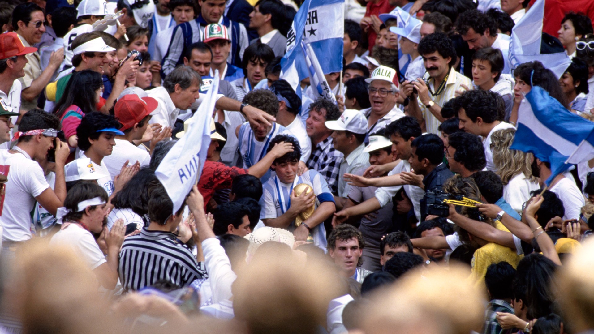 Diego with the WC trophy celebrating (©David Cannon/Allsport/Getty Images/Hulton Archive)