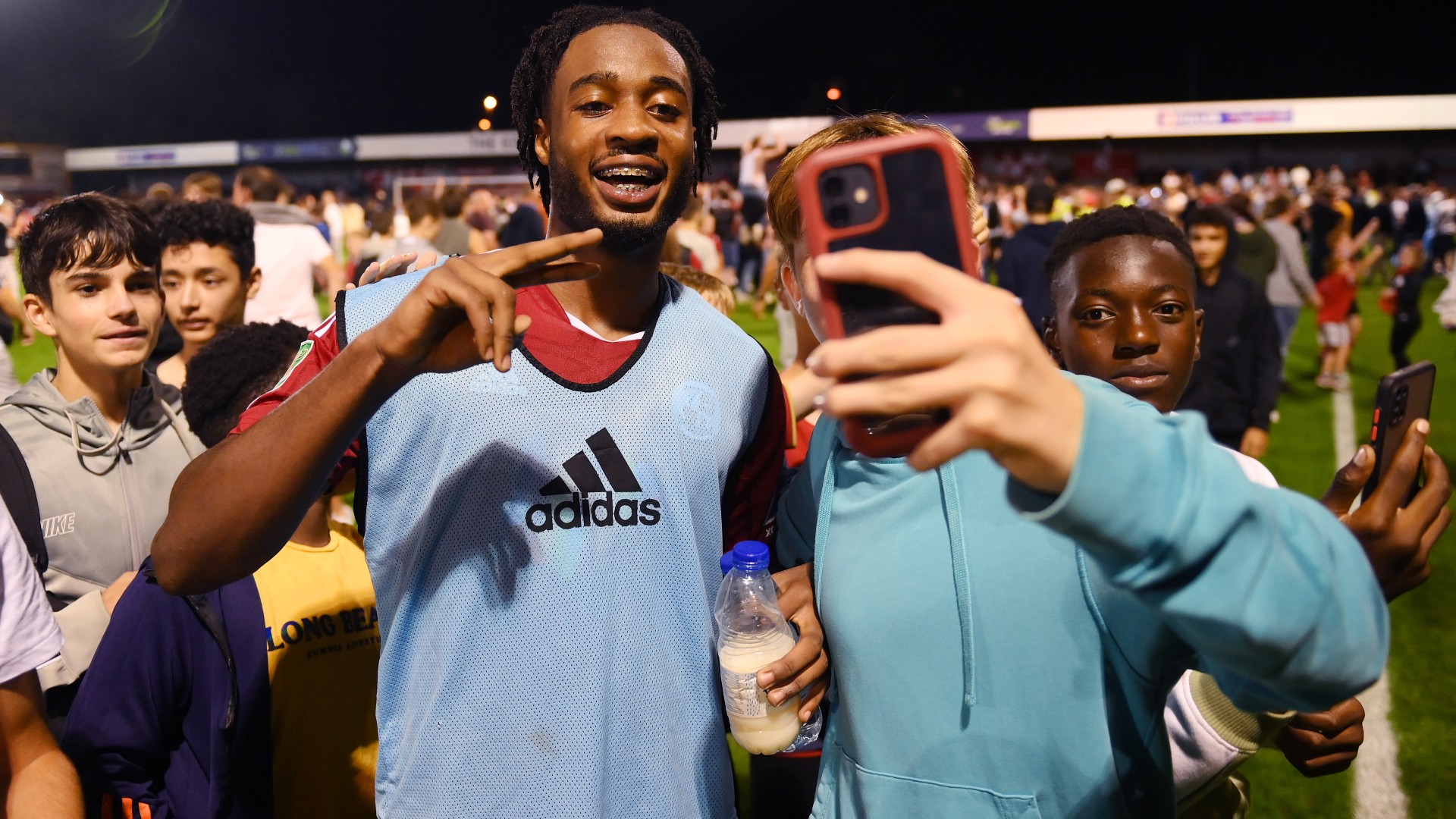 A proper pitch invasion that was... Fans and players together (©Mike Hewitt/Getty Images)
