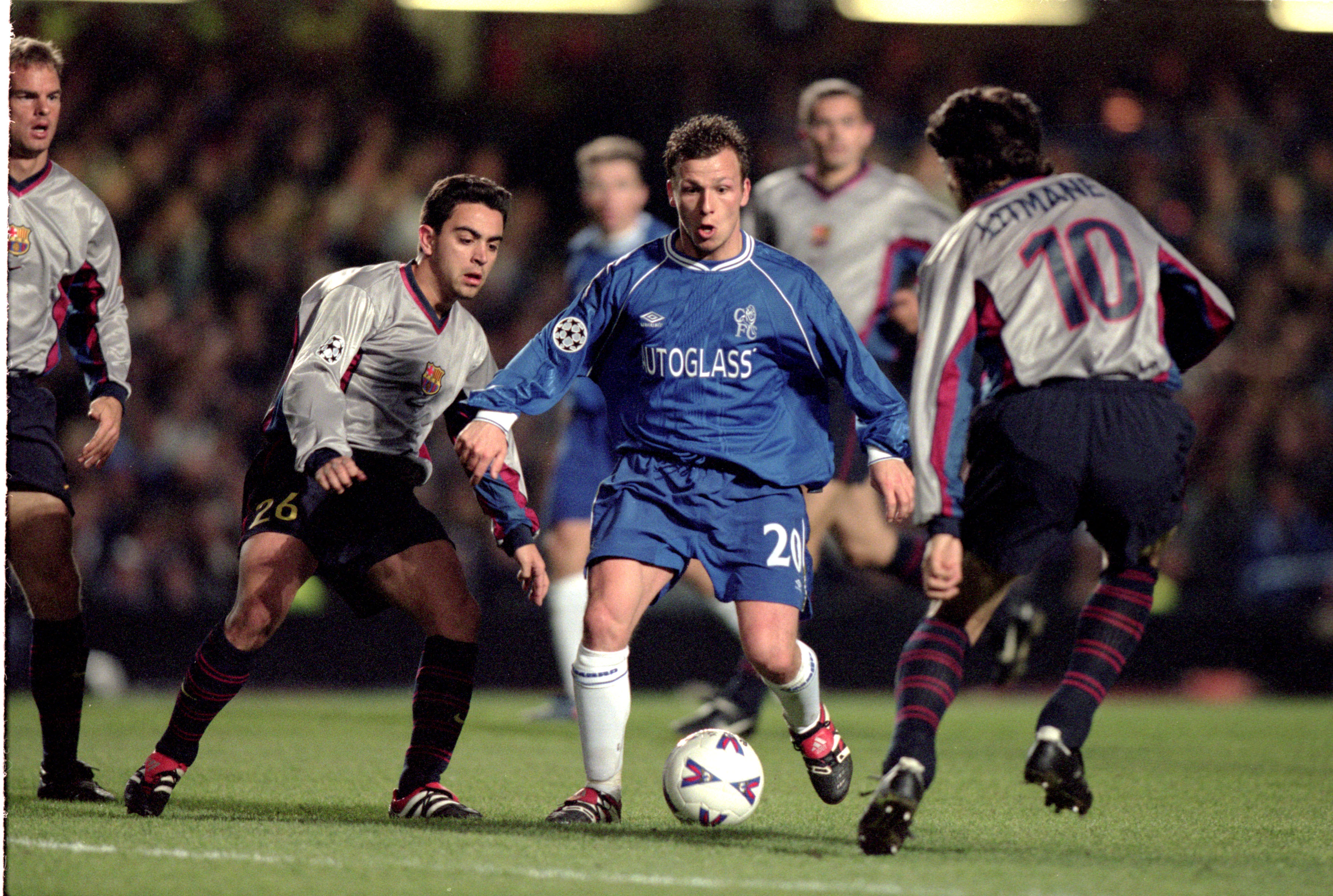 Litmanen against Chelsea, wearing Barca's '10' (© Ben Radford-Getty images)