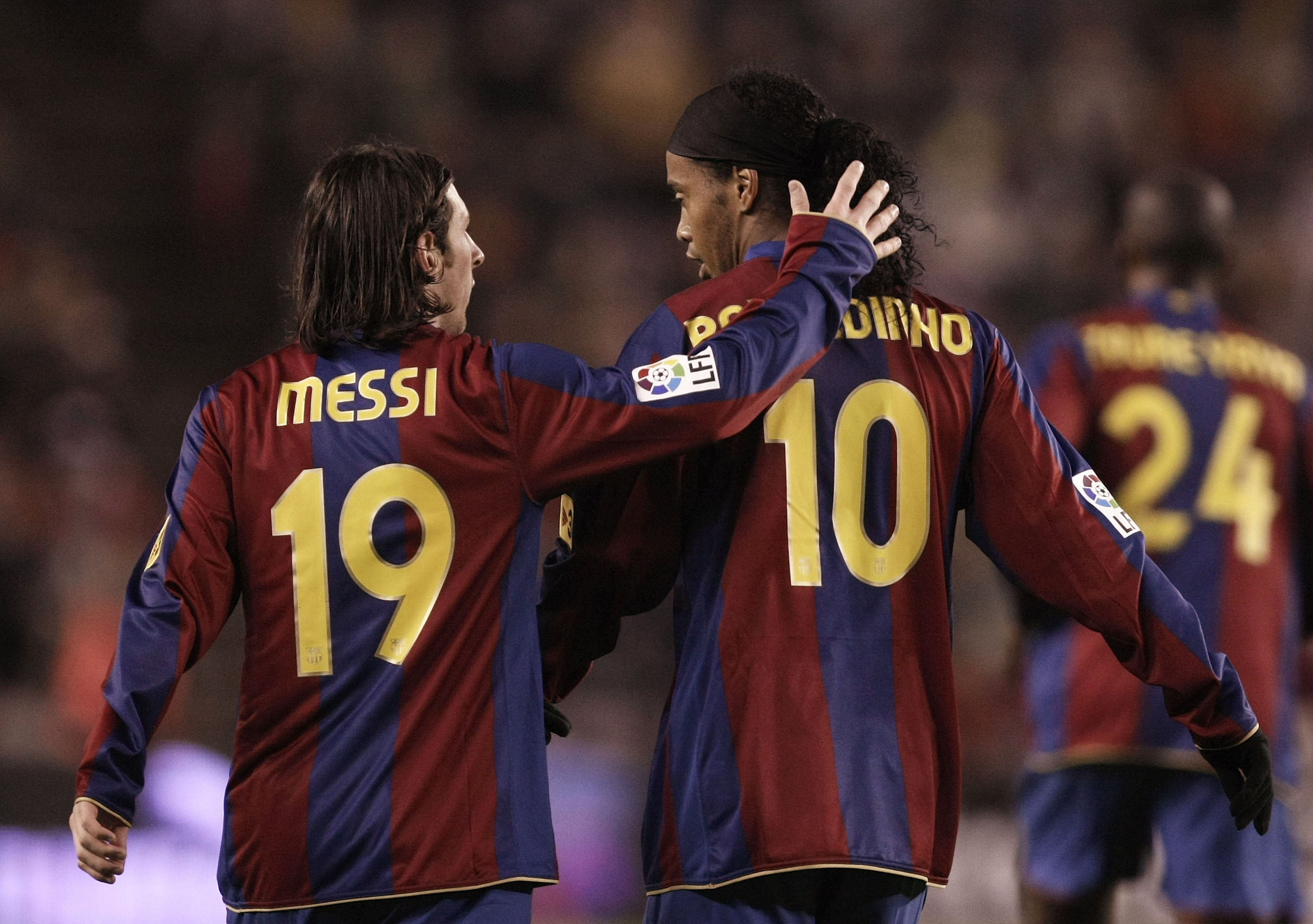 Two greats, Messi and Ronaldinho (©Denis Doyle/Getty Images)