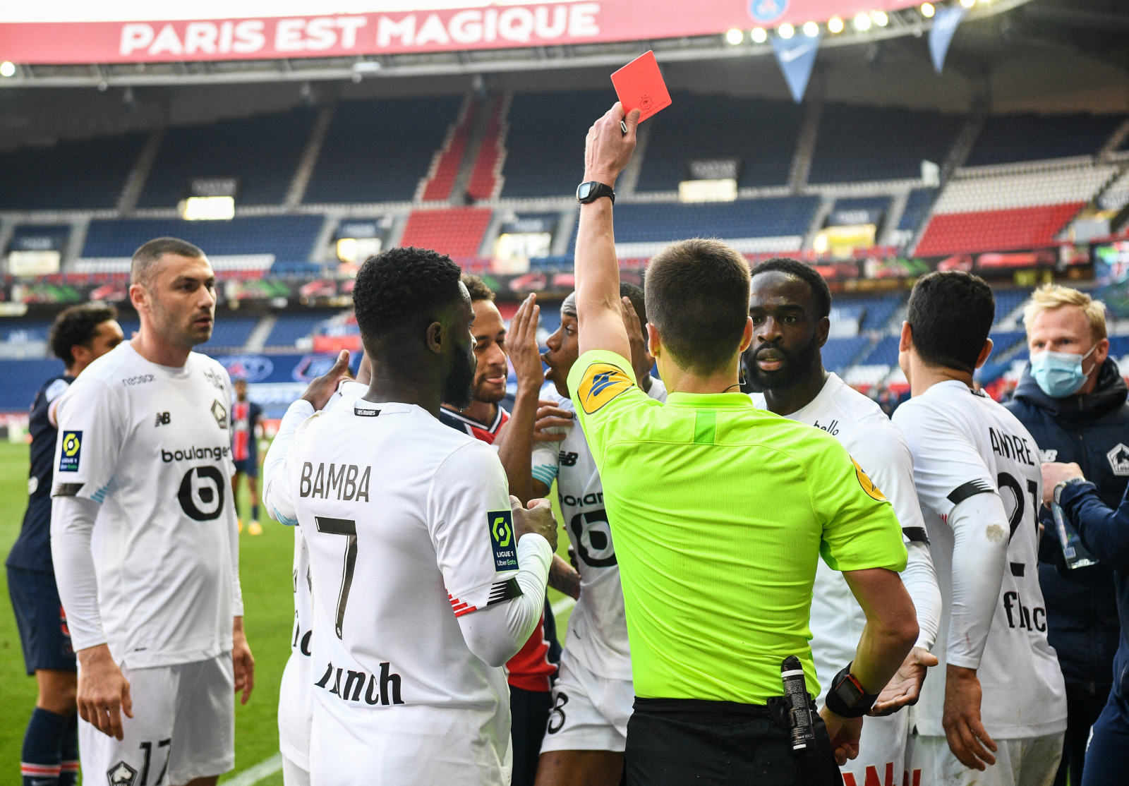 Neymar sees red (©AFP)