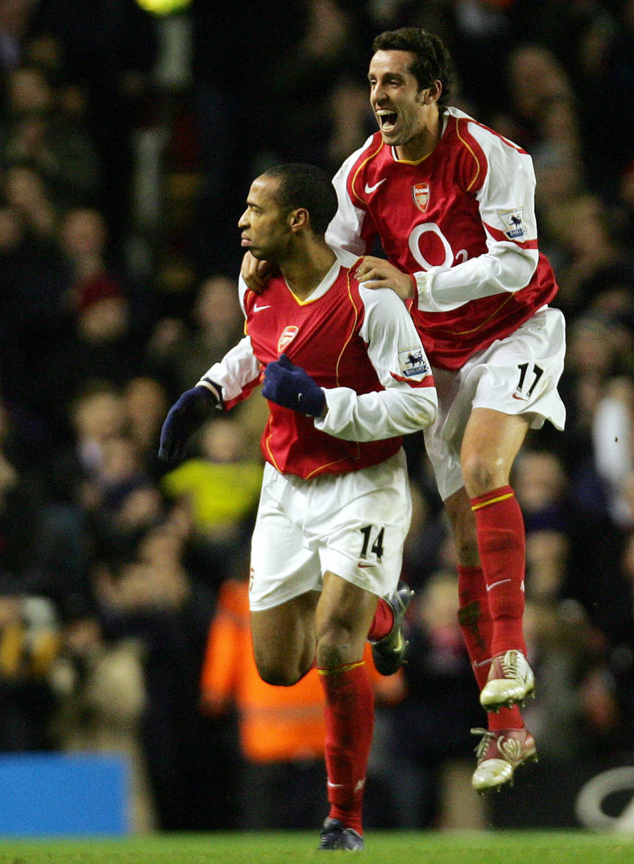 Edu with Thierry Henry in 2005 (©AFP)