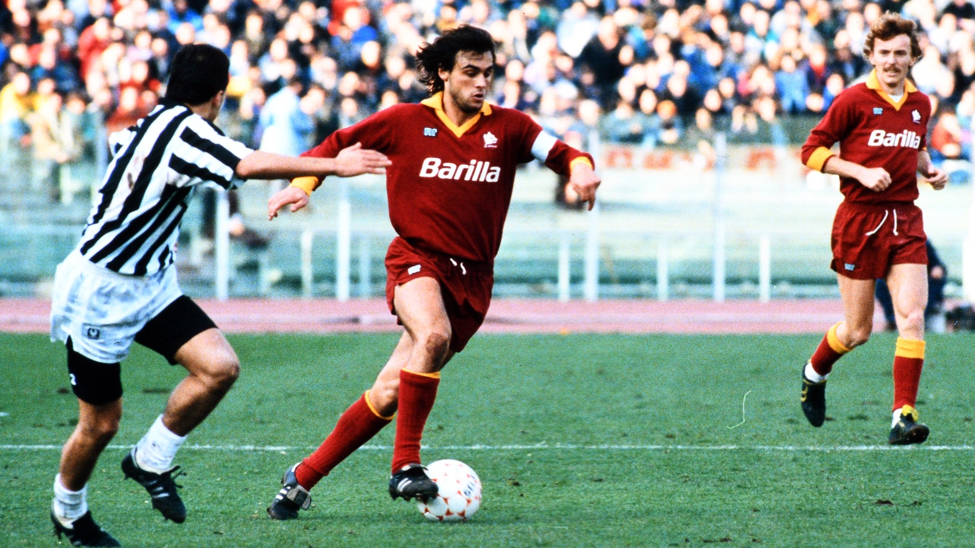 The Prince... Giannini in action for Roma (©Gallo images))