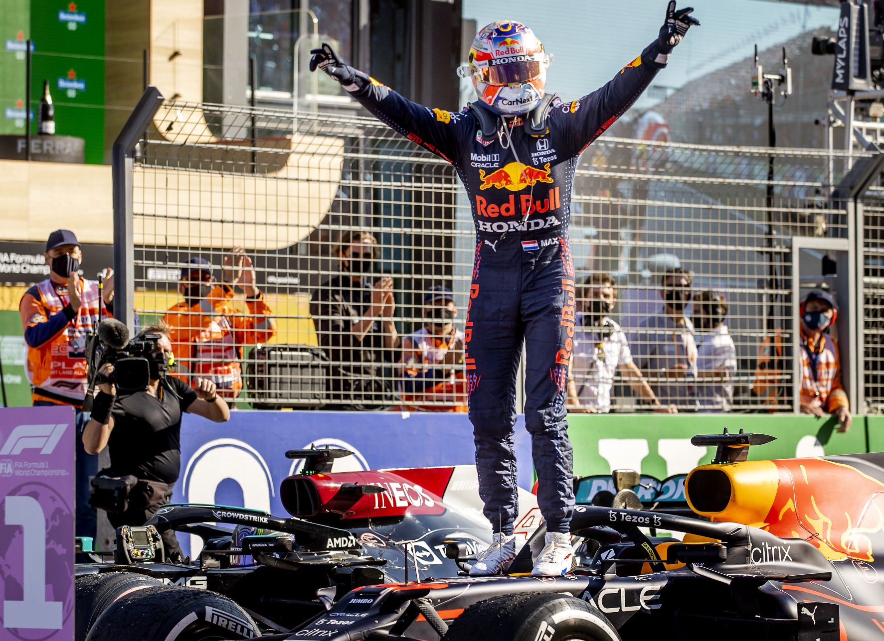 Verstappen celebrates a victory on Sunday (©ANP Sport - Getty Images)