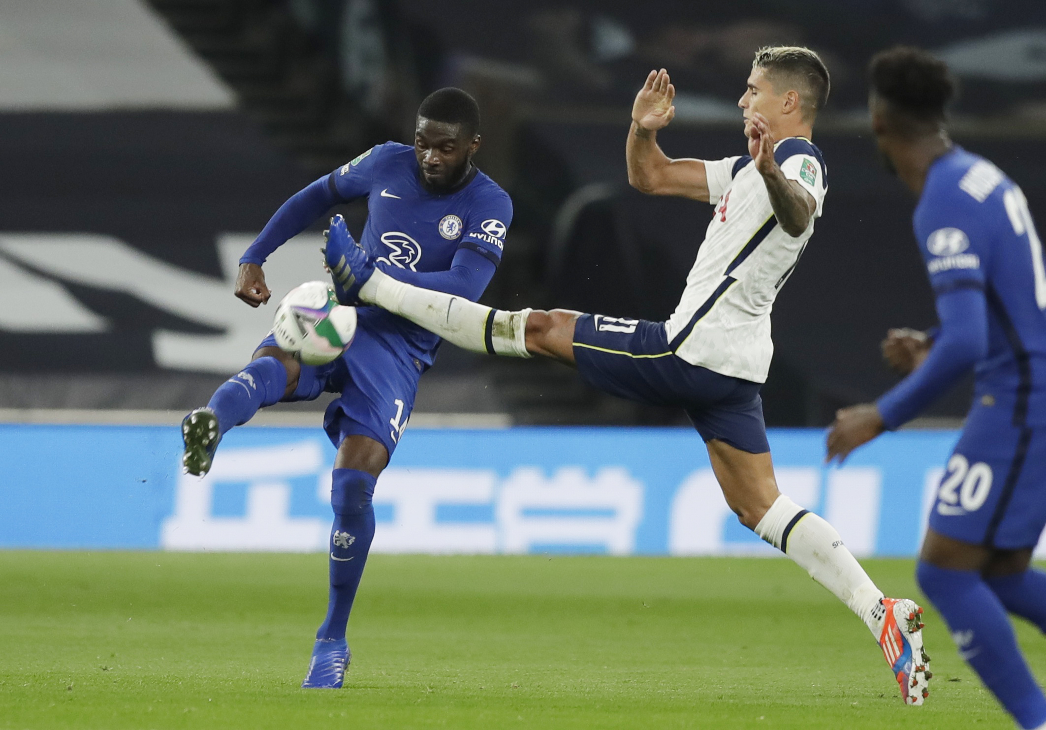 Tomori in action for Chelsea against Tottenham in 2020 (©REUTERS/Matt Dunham)