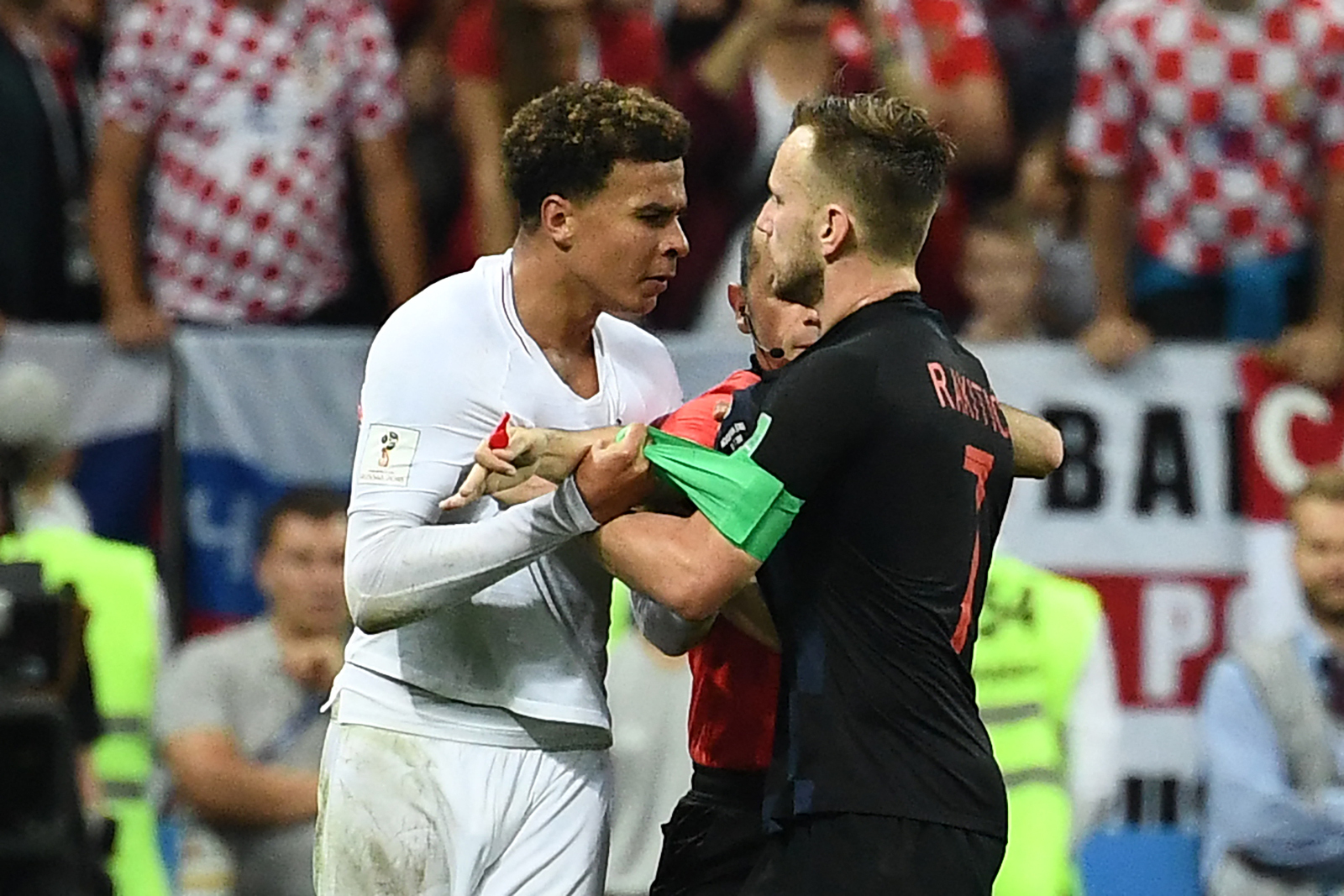 England's Dele Ali and Croatia's Ivan Rakitic in the 2018 World Cup semi-final (©AFP)