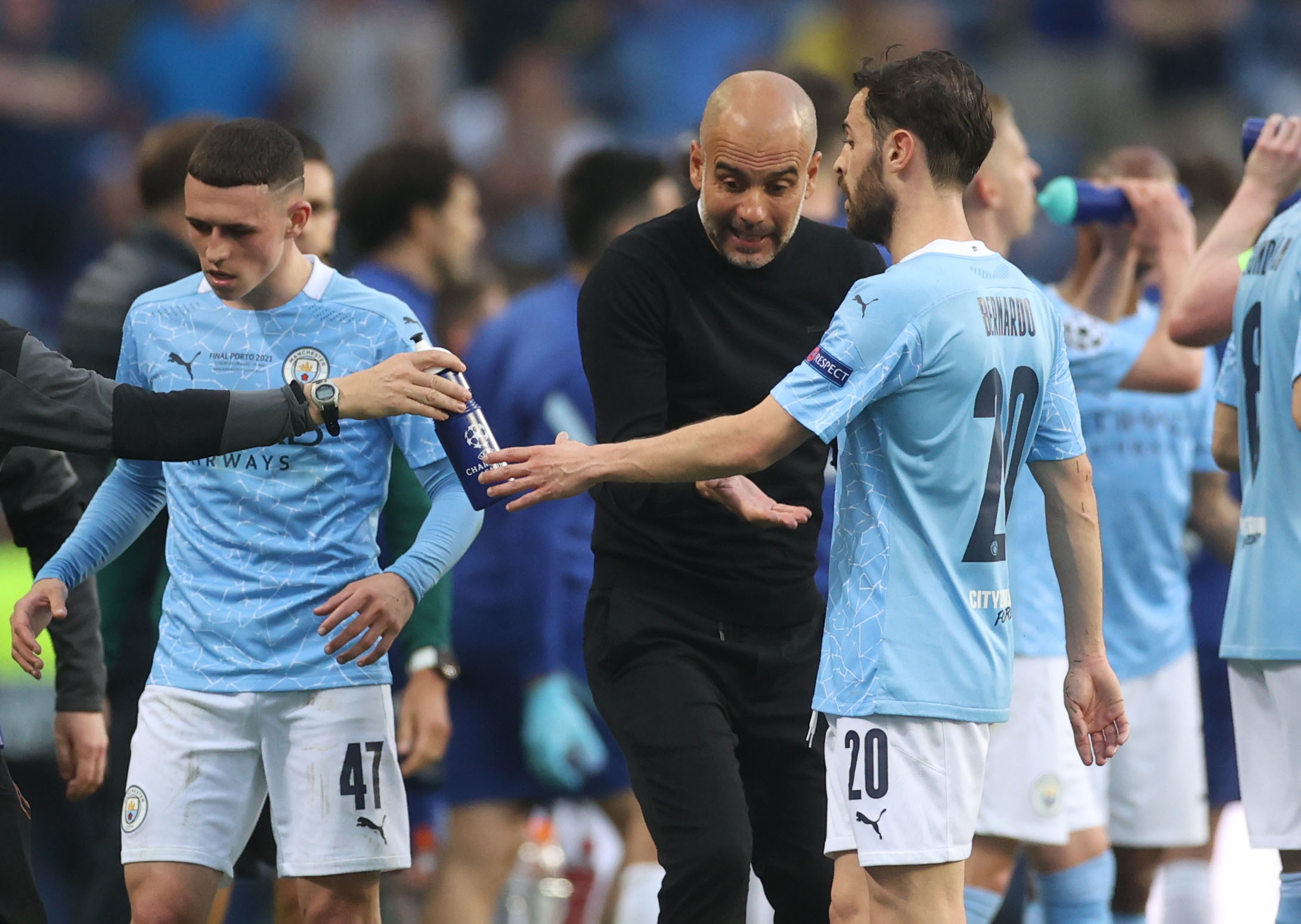 Guardiola and Bernardo Silva (©REUTERS/Carl Recine)