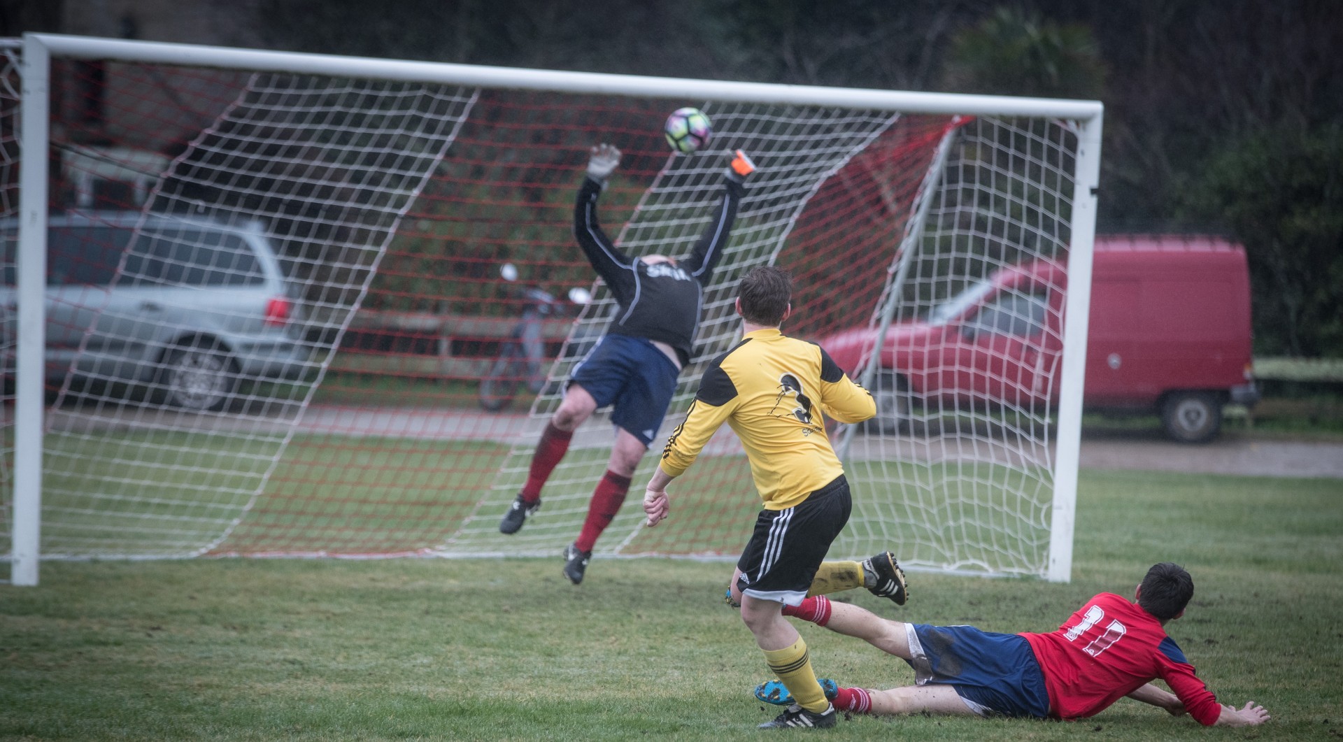 Lads score stunners, too... (©Matt Cardy/Getty Images)