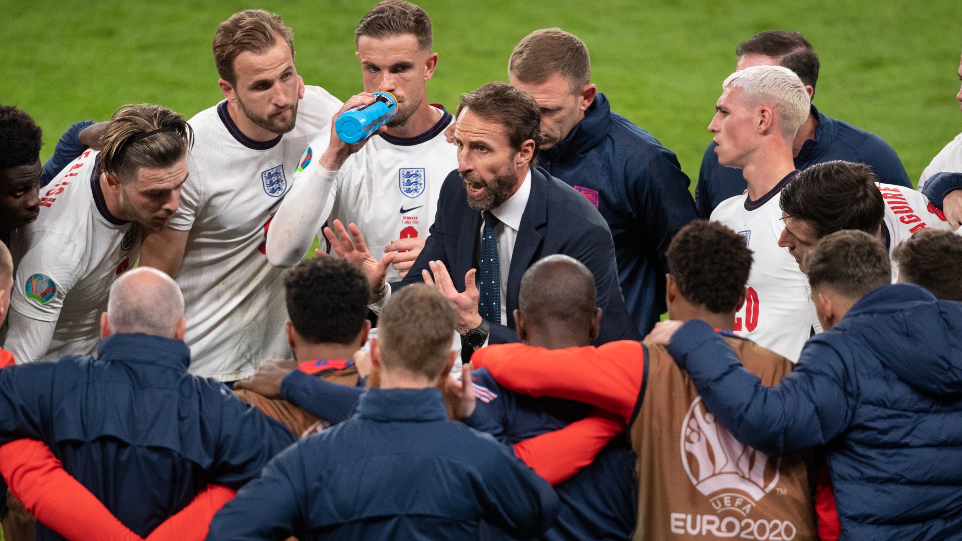 Southgate cheers his players during the semi-final (©Visionhaus/Getty Images)