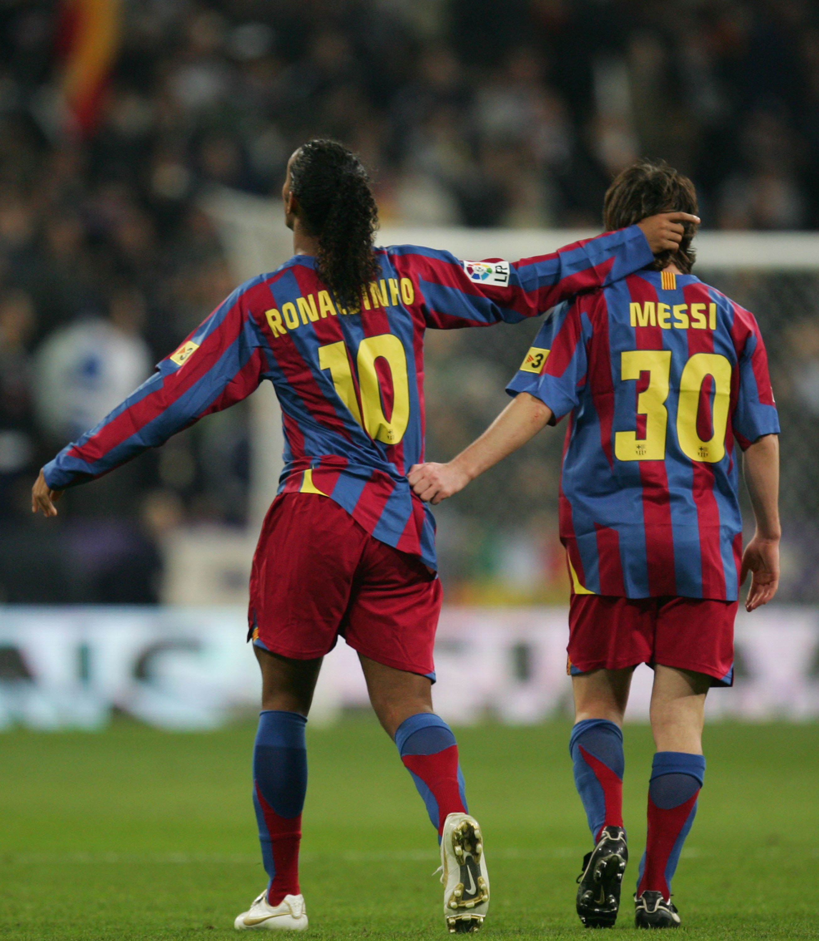 Ronaldinho and Messi in Barcelona (©Denis Doyle/Getty Images)