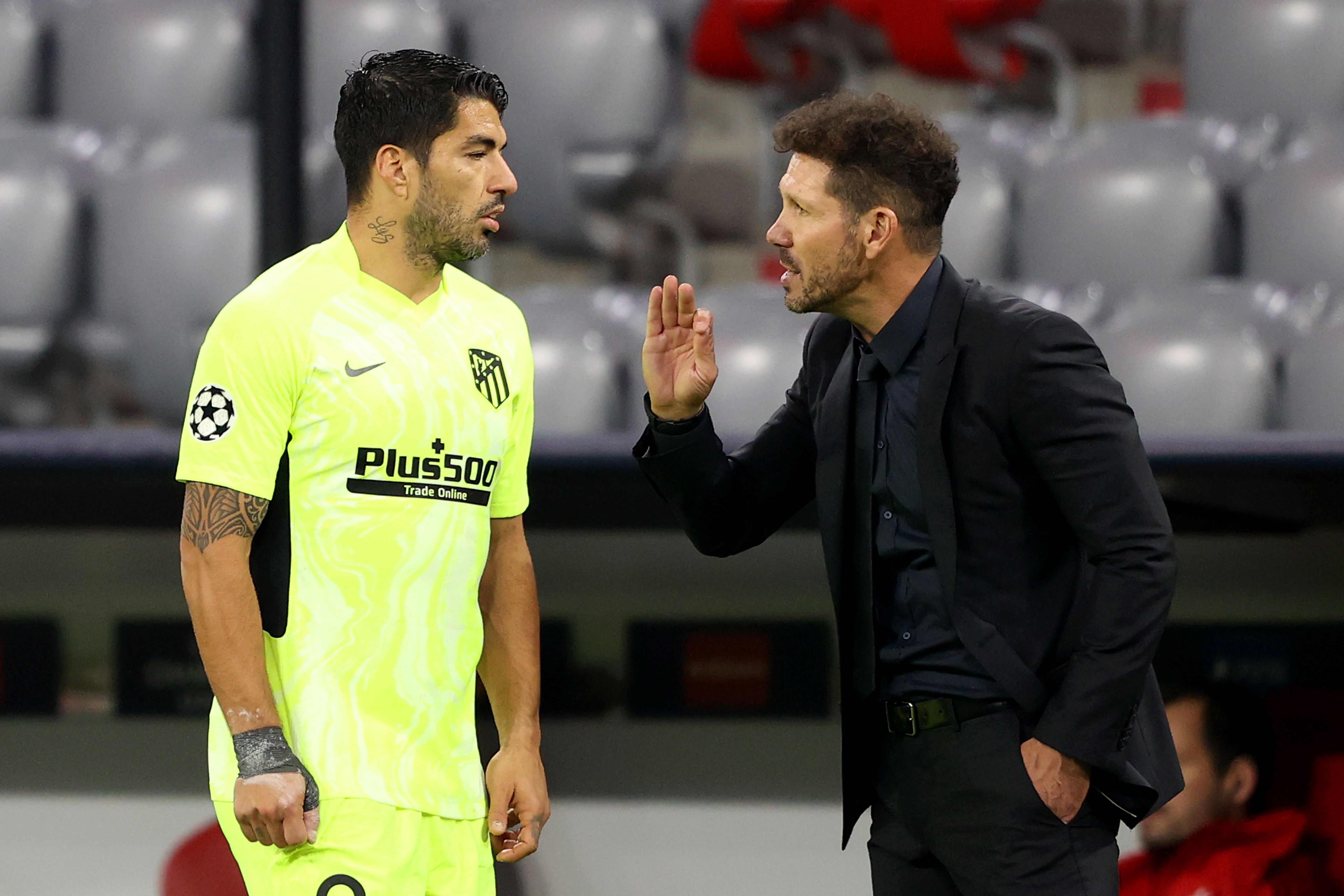 Simeone advices Suarez (©Alexander Hassenstein/Getty Images)