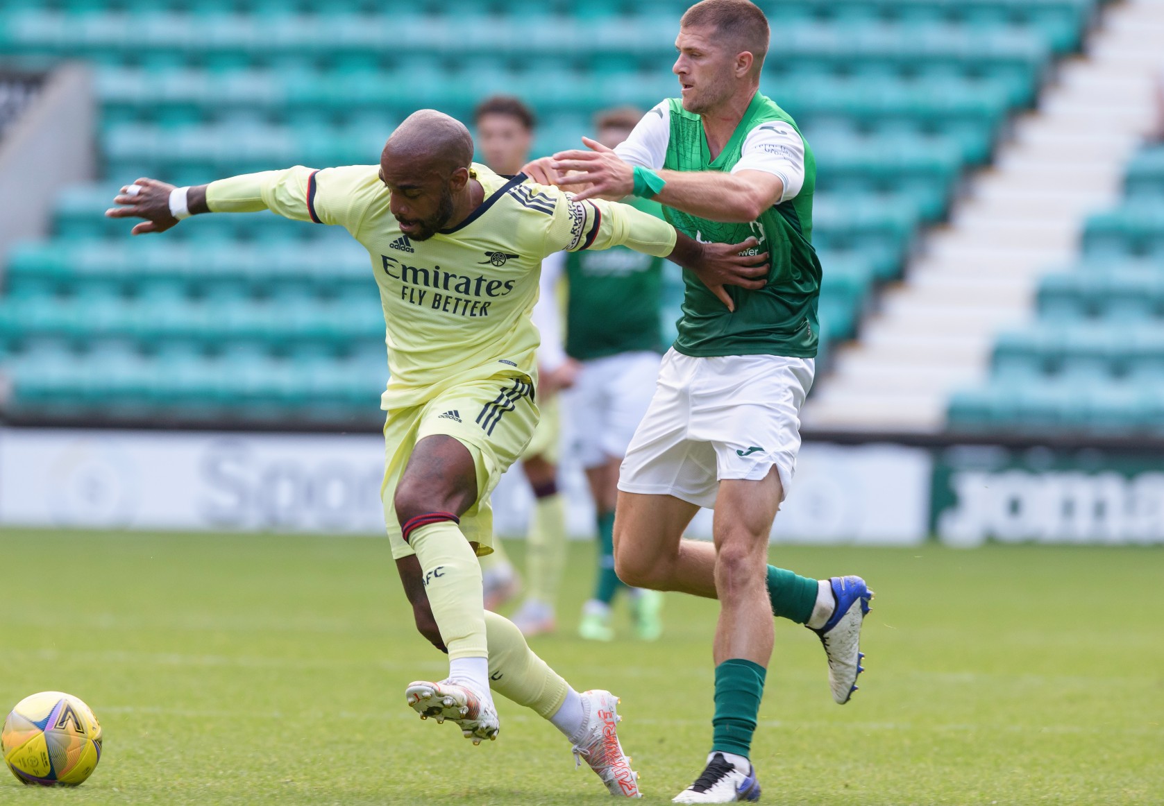 Lacazette in action against Hibernians (©Steve Welsh/Getty Images)