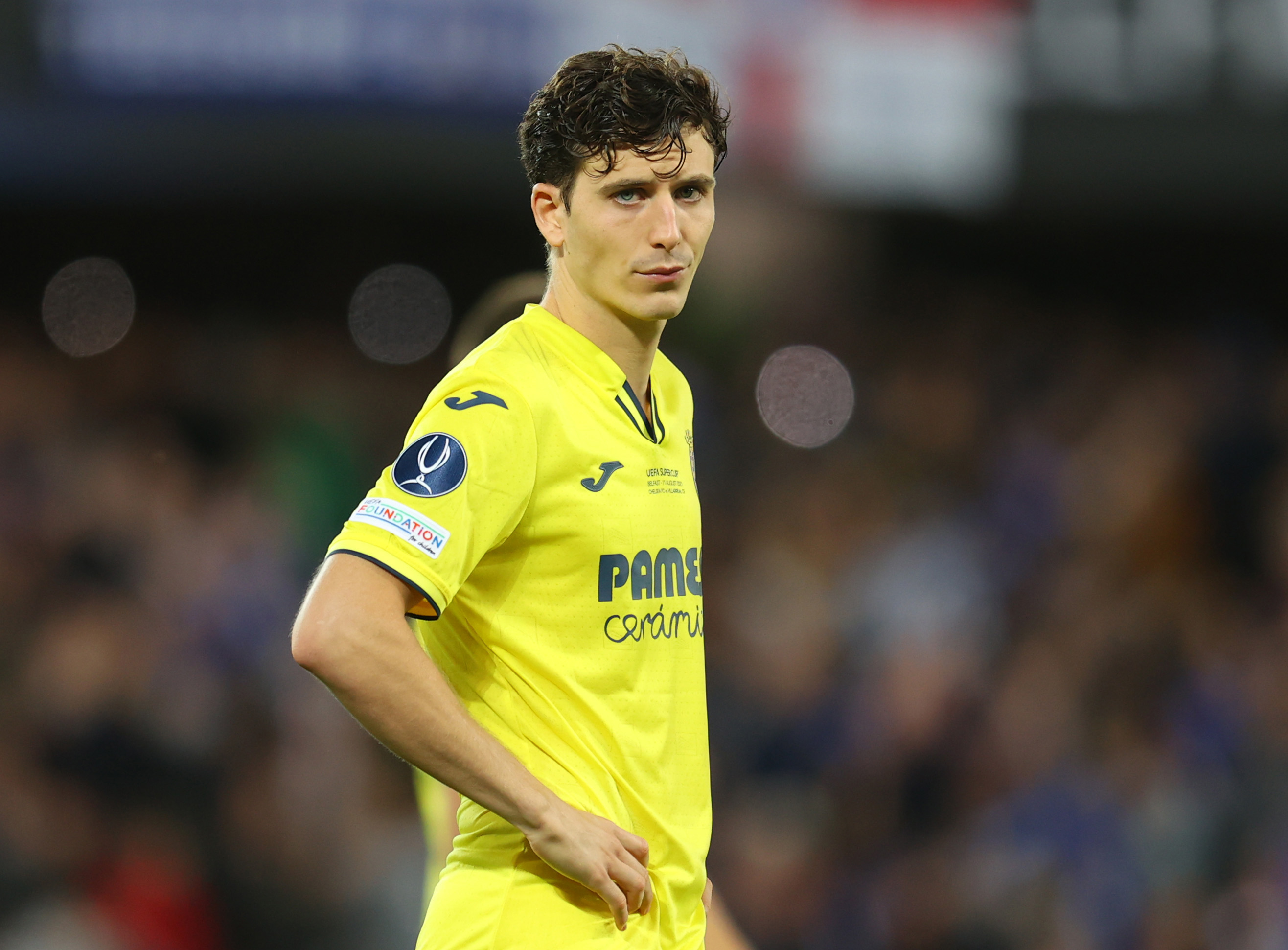 Pau Torres in Villareal shirt (©Catherine Ivill/Getty Images)
