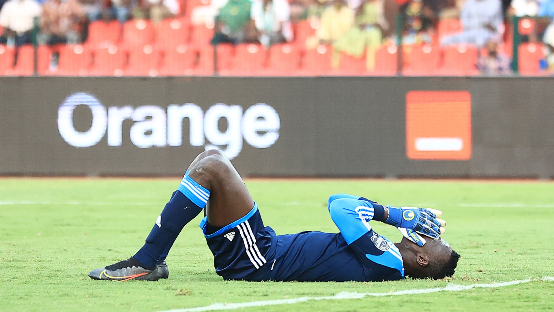Abou in despair after that dreadful mistake (©AFP)