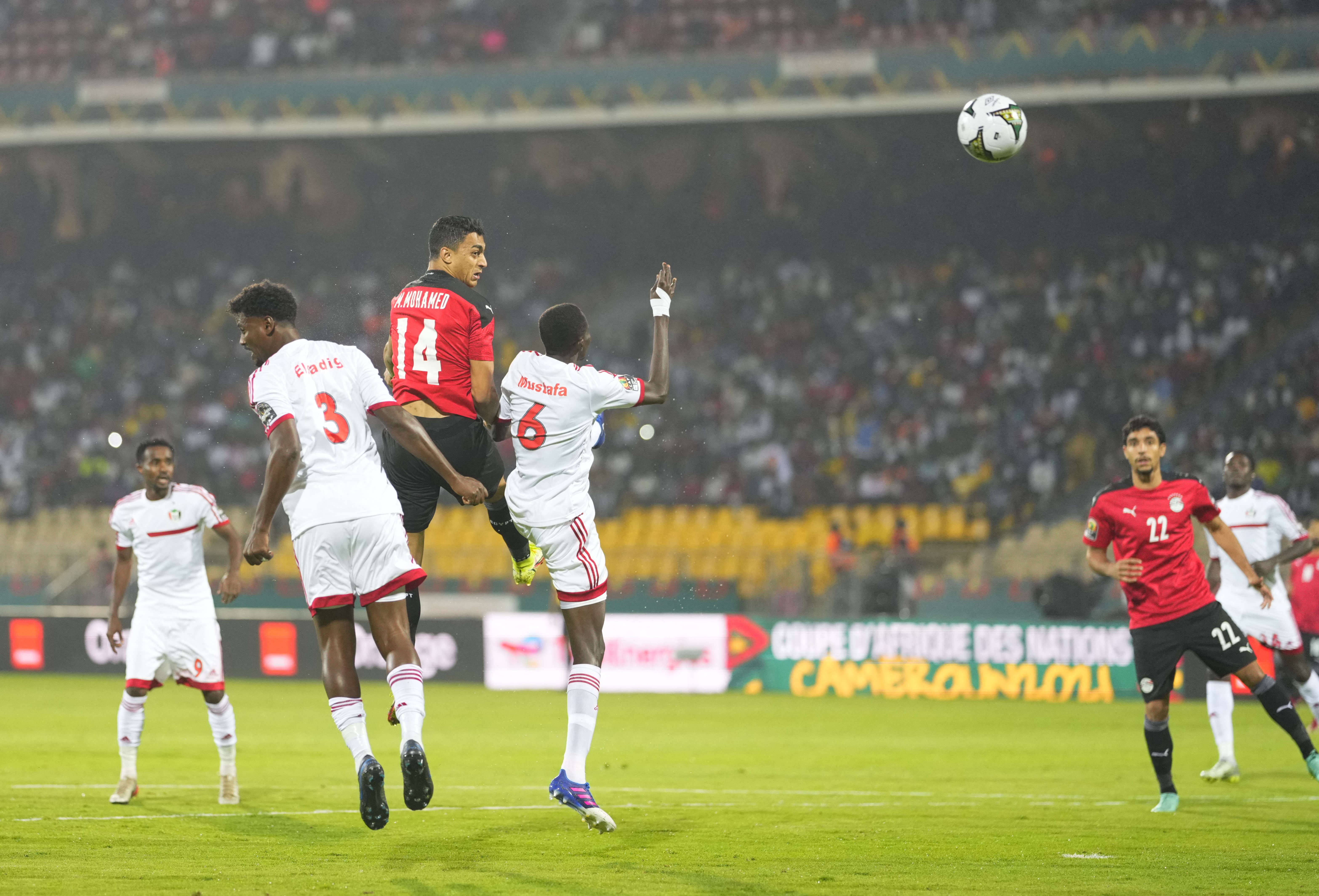 Mohamed with a header that almost ended in the back of the net, just a minute before the winner itself (©AFP)