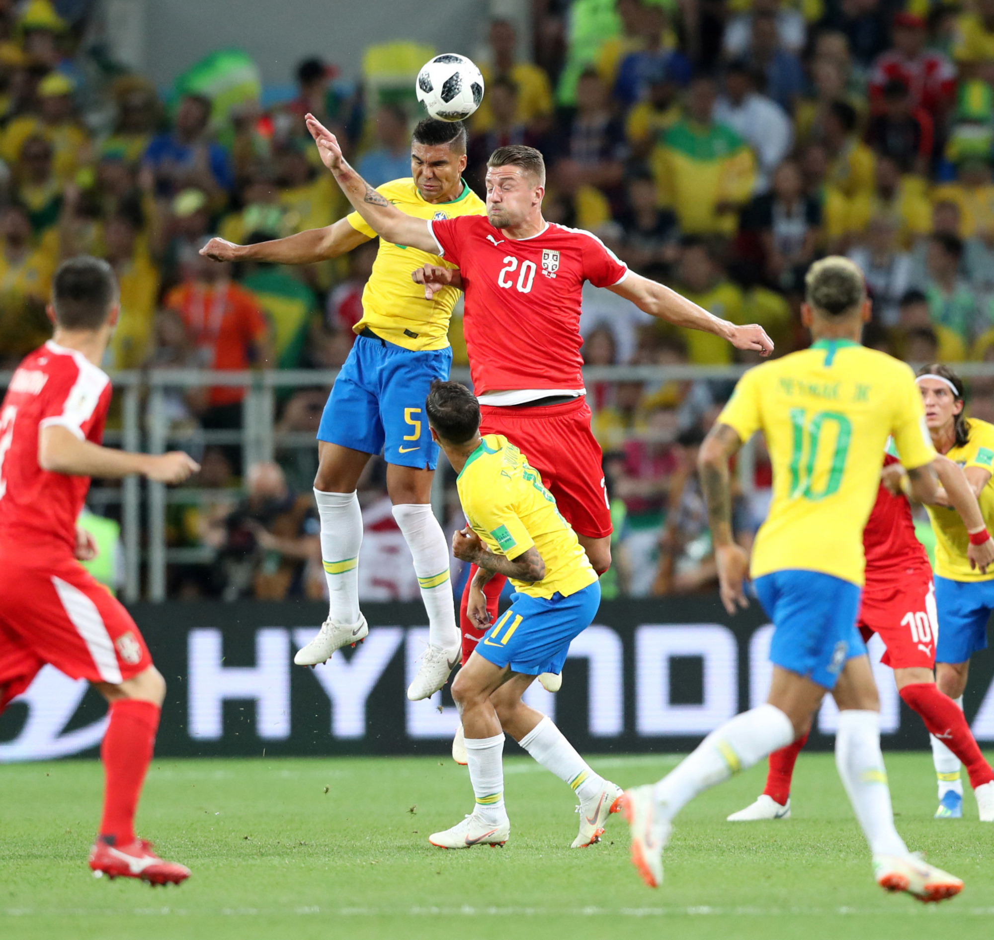 Casemiro playing for Brazil in the 2018 World Cup (©AFP)