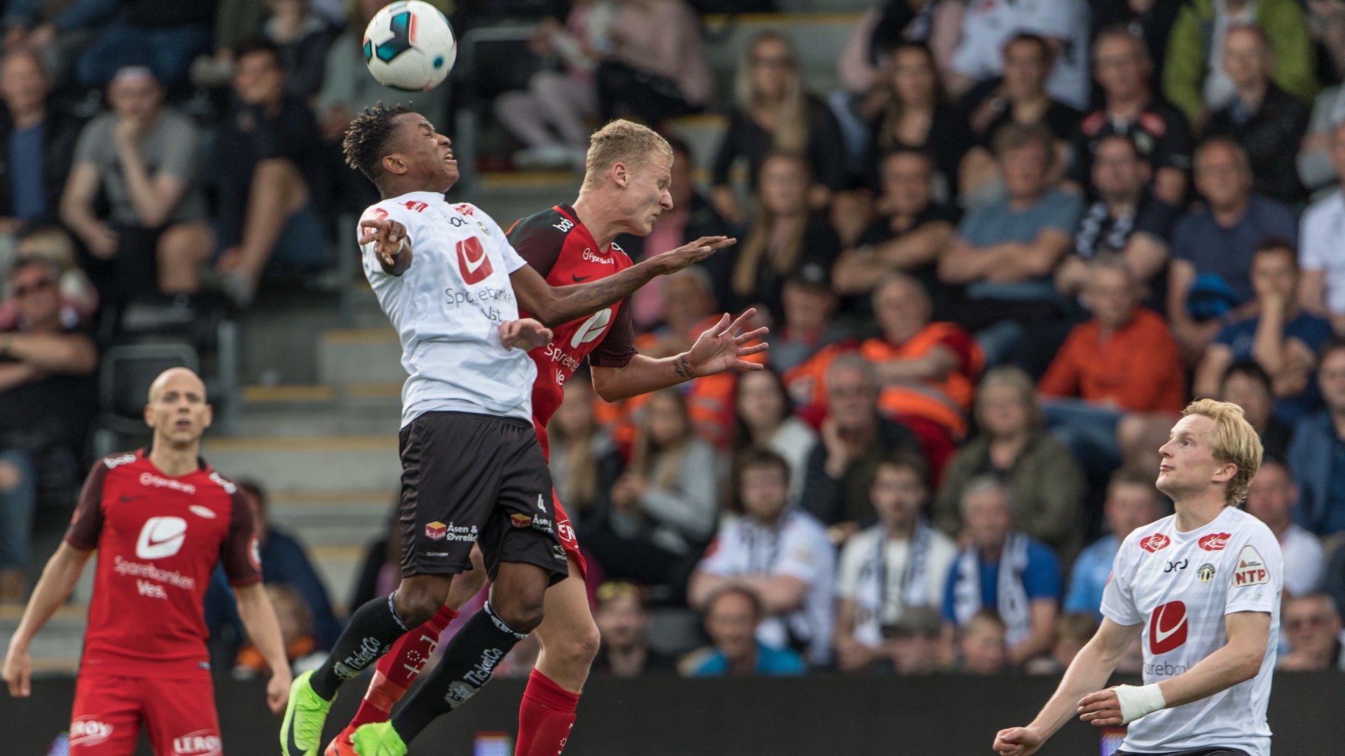 Barmen in action (©Trond Tandberg/Getty Images)