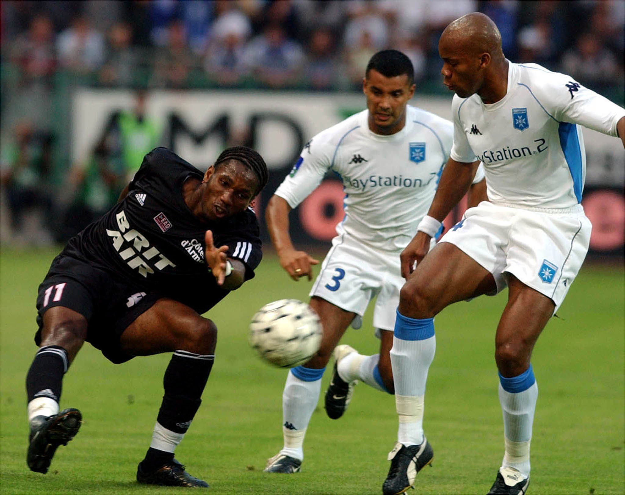 Drogba in action for Guingamp in 2002 (©Xavier Lhospice/Reuters)